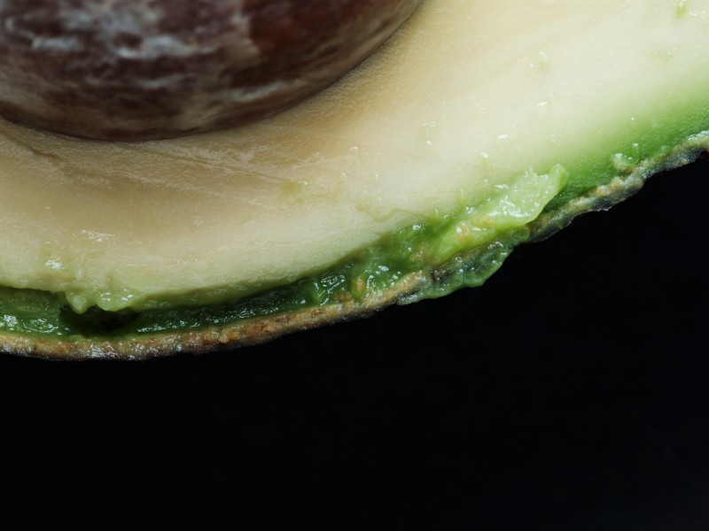 Makro einer halbierten Avocado