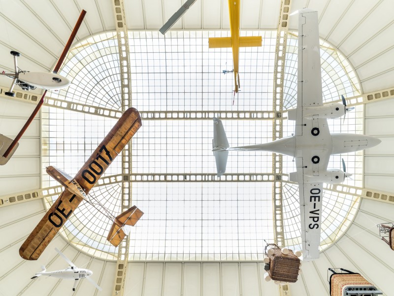 Ausschnitt der Luftfahrt-Sammlung in der Ausstellung "Mobilität" (Segelflugzeug, Tragschrauber, Hubschrauber, Propellermaschnie, Schöklhex uvm.)