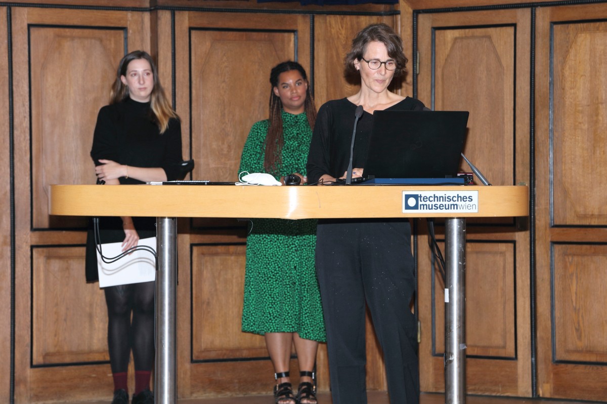 Das Forscherinnen-Team Andrea Berger, Vanessa Spanbauer und Susanne Wernsing (vlnr) gibt einen Überblick zum Projekt: Das Forscherinnen-Team Andrea Berger, Vanessa Spanbauer und Susanne Wernsing (vlnr) gibt einen Überblick zum Projekt