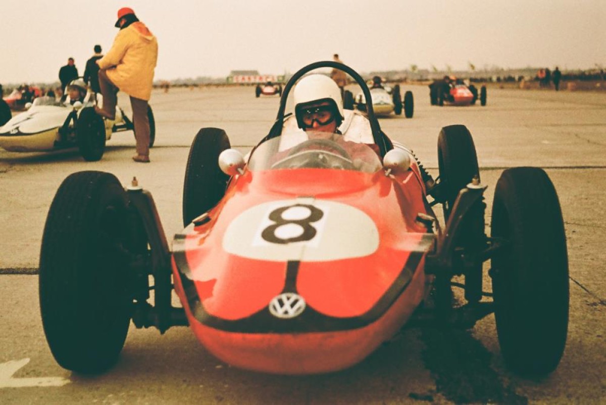 Helmut Marko auf Austro Vau, Flugplatzrennen Wien-Aspern für Automobile 1967: Helmut Marko auf Austro Vau, Flugplatzrennen Wien-Aspern für Automobile 1967