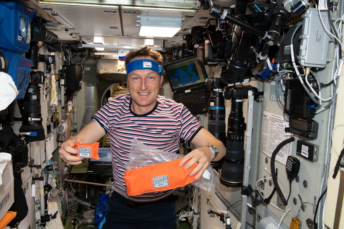 ESA-Astronaut Matthias Maurer mit „Wiener“ Dosimetern