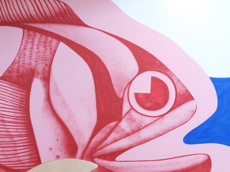 Wandbemalung eines Fisches im Ausstellungsbereich minTi: 