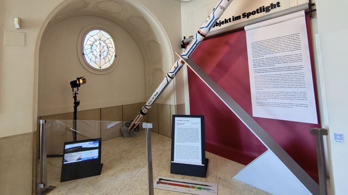 Die Hybrid-Rakete ISPIDA auf der Präsentationsfläche „Objekt im Spotlight“ auf Ebene 4 Hybrid-Rakete ISPIDA