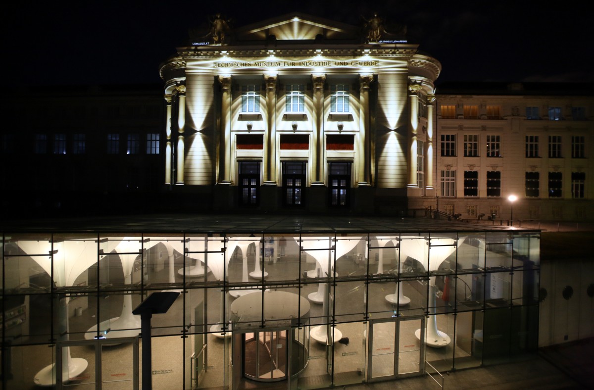 Die Fassadenbeleuchtung macht das Haus zu einer spektakulären Eventlocation