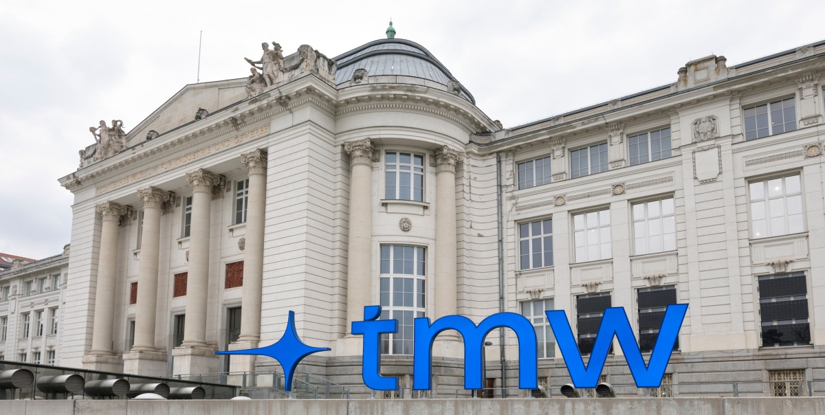 Vorderseite des Technischen Museums Wien mit neuem Logo,