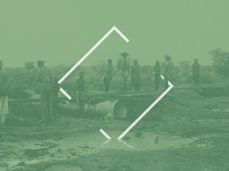 Fotografie zum Bau der Otavibahn von Otto Ziegler, um 1906  (Ausschnitt, grün gefärbt) : 