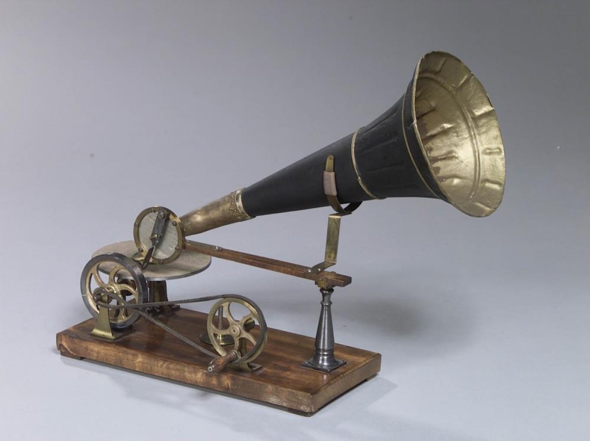 Grammophon aus dem Jahr 1893, Firma Kämmer  Reinhardt