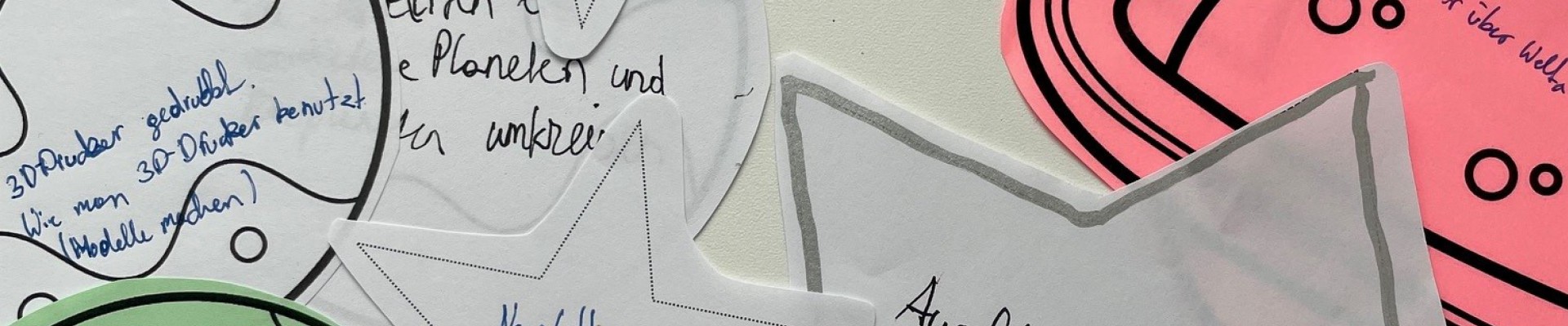 Notizzettel in Form von Sternen und Planeten : 