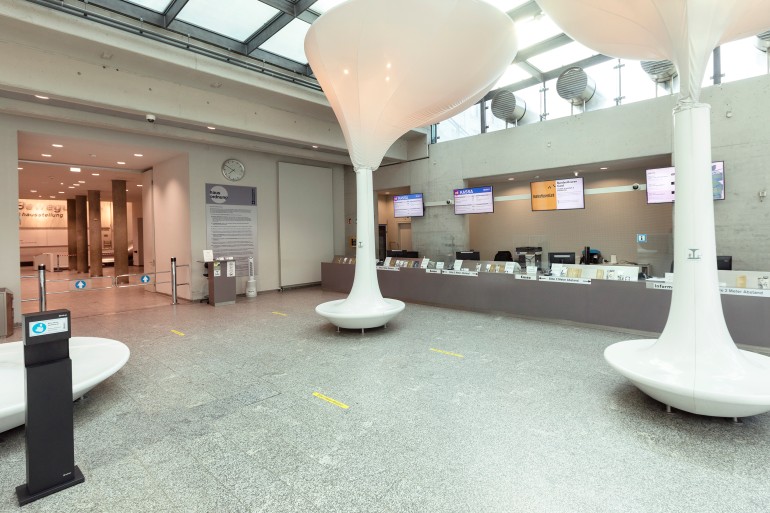 Photo of cash desk and information area of the museum: 