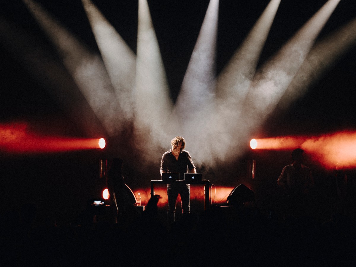 Parov Stelar, österreichischer DJ und Produzent im Bereich Jazz, House, Electro und Pop, live im Wiener Konzerthaus