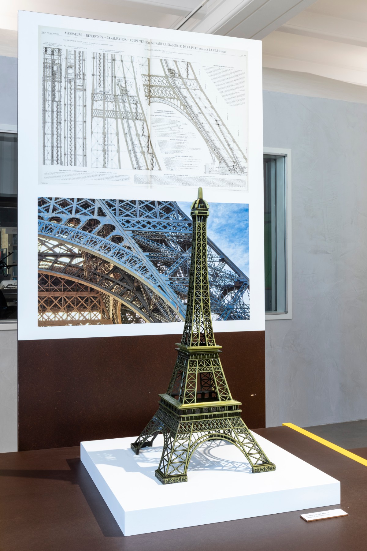 Der Eiffelturm wurde dem menschlichen Oberschenkelknochen nachempfunden