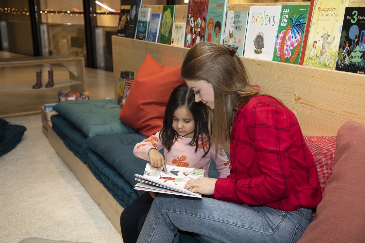 Lesen, lernen, entdecken und ergründen: Familien mit ihren Kindern können sich in entspannter Atmosphäre in verschiedenste Themen vertiefen