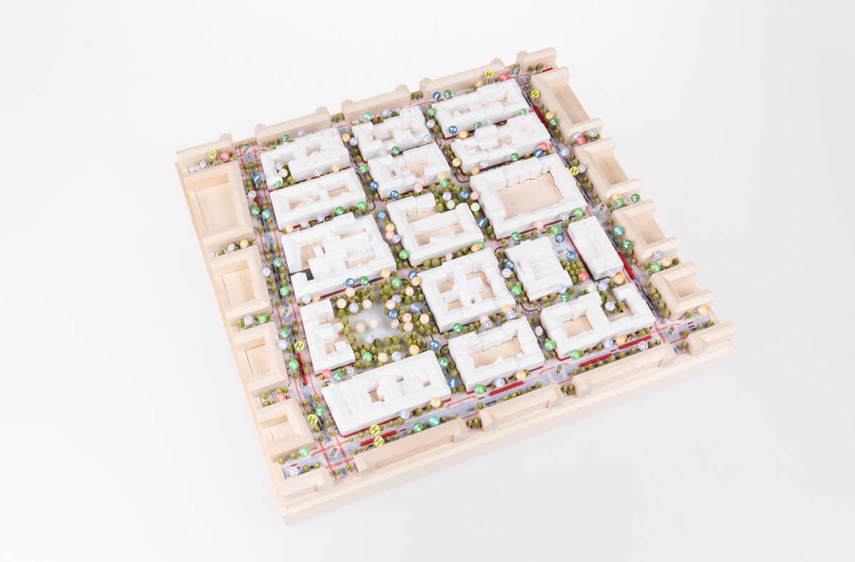 Das Modell von studio LAUT nimmt das in Barcelona entwickelte Konzept „Superblock“ auf und zeigt, wie durch Fahrbahnbarrieren und Einbahnsysteme verkehrsberuhigte urbane Bereiche geschaffen werden können.
