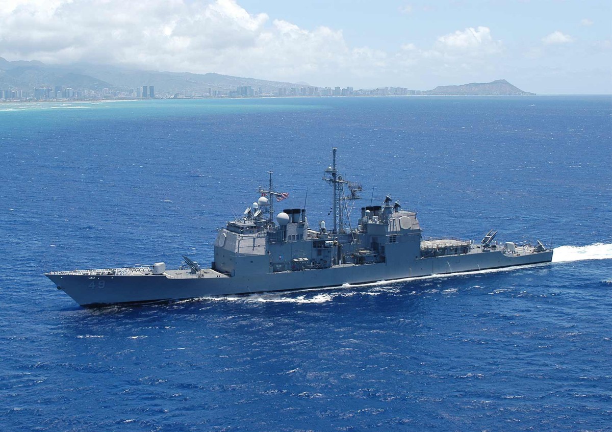 Die USS Vincennes 2005 vor Hawaii. 1988 führte ein solcher Kreuzer einen folgenschweren Angriff auf ein iranisches Passagierflugzeug durch: Die USS Vincennes 2005 vor Hawaii. 1988 führte ein solcher Kreuzer einen folgenschweren Angriff auf ein iranisches Passagierflugzeug durch