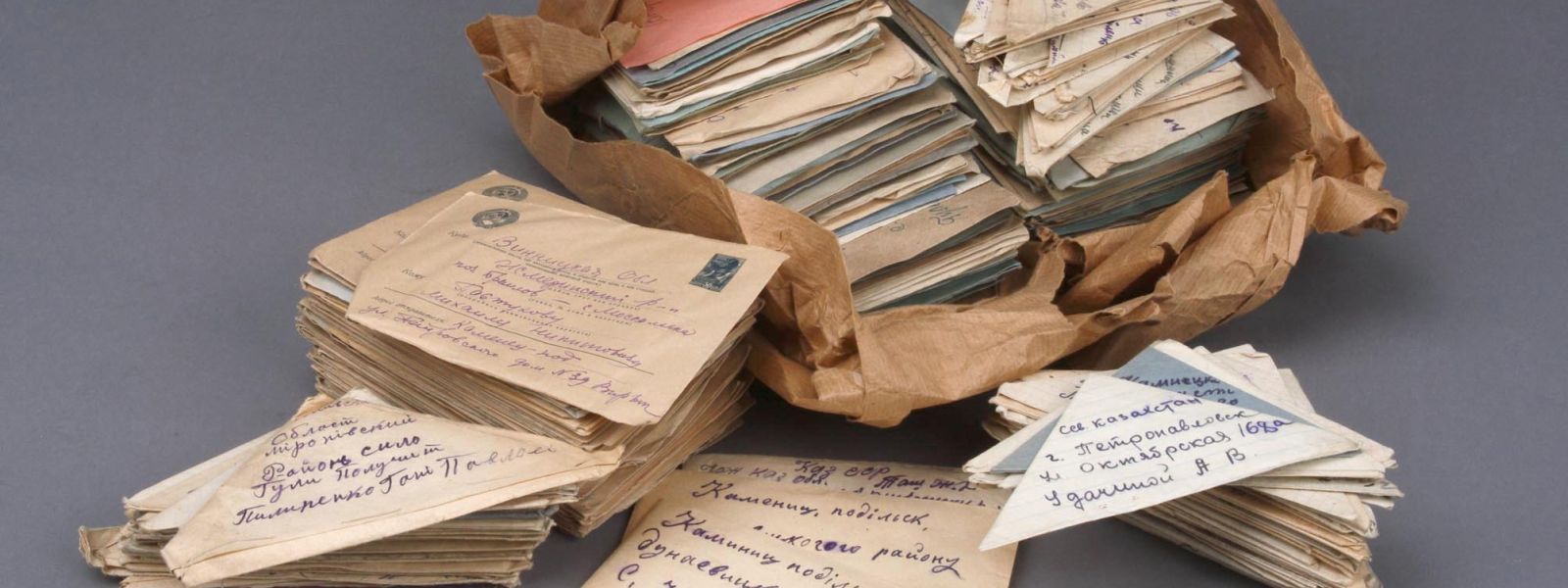 Briefe aus dem Postamt der ukrainischen Stadt Kamenez Podolski 1941/42, in der Ausstellung "Inventarnummer 1938" 