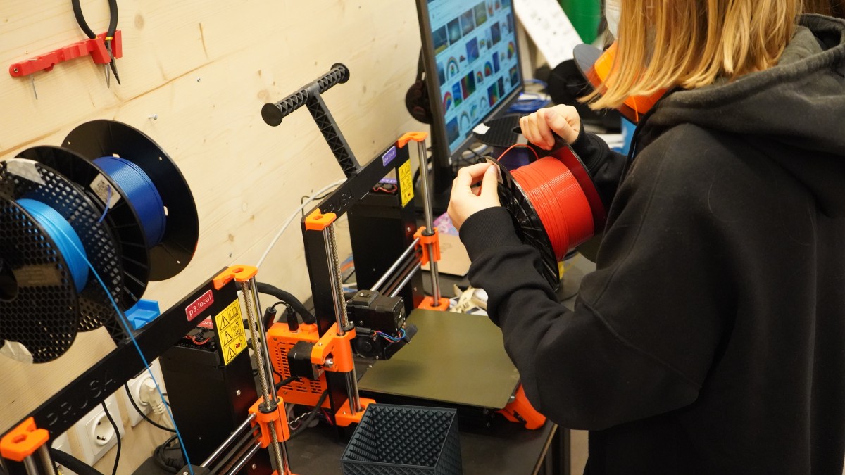 Arbeiten mit 3D-Drucker, Lasercutter und vielem mehr: Arbeiten mit 3D-Drucker, Lasercutter und vielem mehr