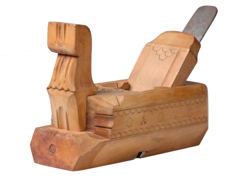 A wooden plane: 