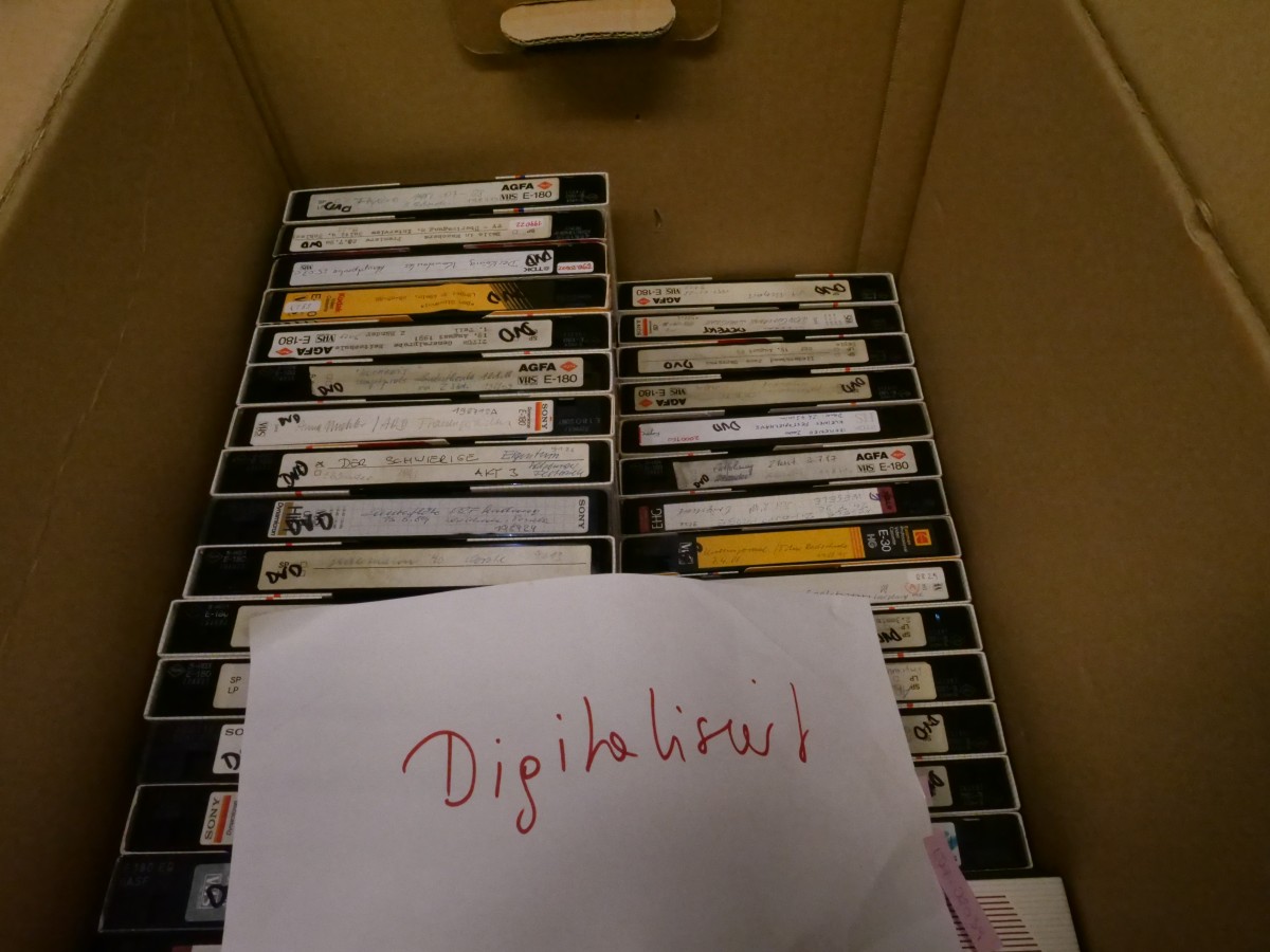 Bereits digitalisierte VHS-Kassetten aus der Sammlung der Salzburger Festspiele 