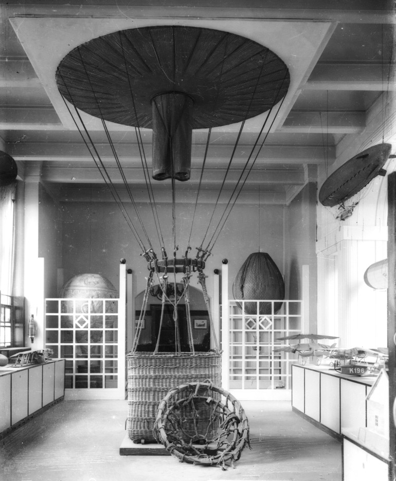Fesselballon von 1900 im Technischen Museum Wien (historische Aufnahme, 1919): Fesselballon von 1900 im Technischen Museum Wien (historische Aufnahme, 1919)