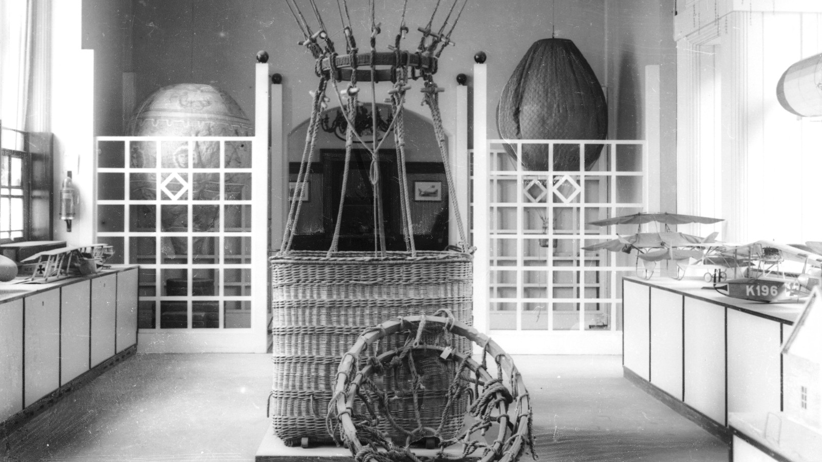 Fesselballon von 1900 im Technischen Museum Wien (historische Aufnahme, 1919)