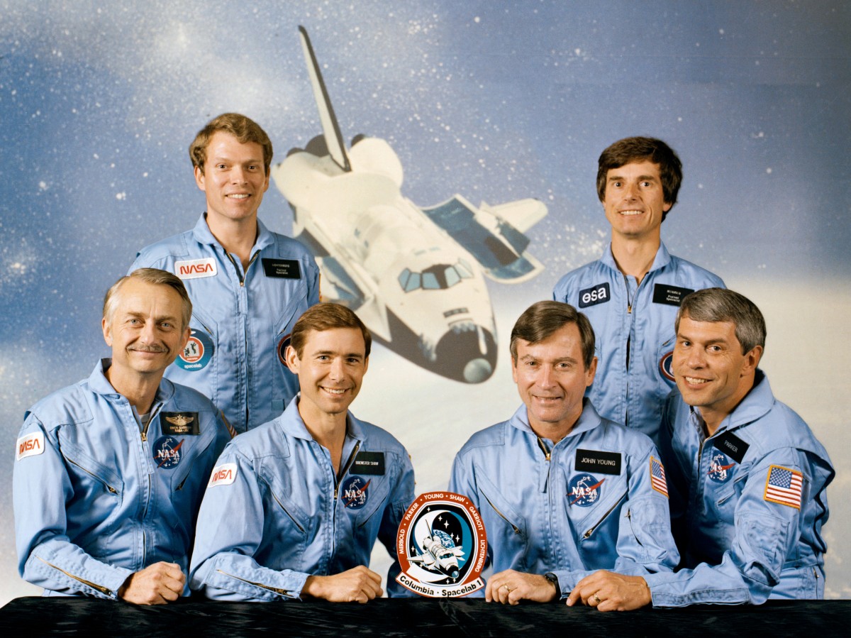 Die Crew des STS-9 Fluges der Raumfähre Columbia (Ulf Merbold: auf der rechten Bildseite, zweite Reihe stehend): Die Crew des STS-9 Fluges der Raumfähre Columbia (Ulf Merbold: auf der rechten Bildseite, zweite Reihe stehend)