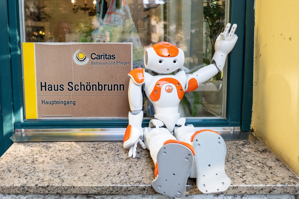 Der Einsatz von Robotern wie NAO wird nun in den Pflegeheimen und in der mobilen Pflege der Caritas untersucht: Der Einsatz von Robotern wie NAO wird nun in den Pflegeheimen und in der mobilen Pflege der Caritas untersucht