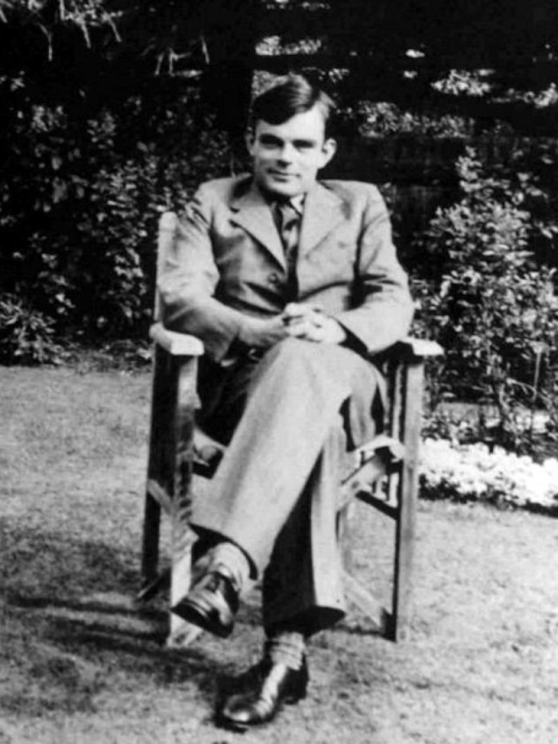 Dem Mathematiker Alan Turing gelang es, die Funkchiffren der deutschen U-Boot-Flotte, die Großbritanniens Versorgung bedrohten, offenzulegen: Dem Mathematiker Alan Turing gelang es, die Funkchiffren der deutschen U-Boot-Flotte, die Großbritanniens Versorgung bedrohten, offenzulegen