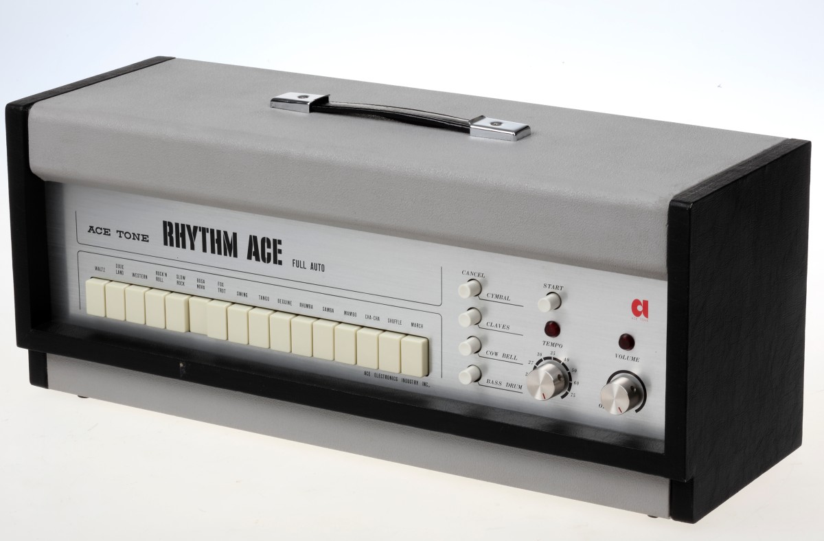 Das FR-1 Rhythm Ace bietet 16 voreingestellte Patterns und vier Tasten zum manuellen Abspielen der einzelnen Instrumentenklänge - Becken, Claves, Cowbell und Bassdrum. 