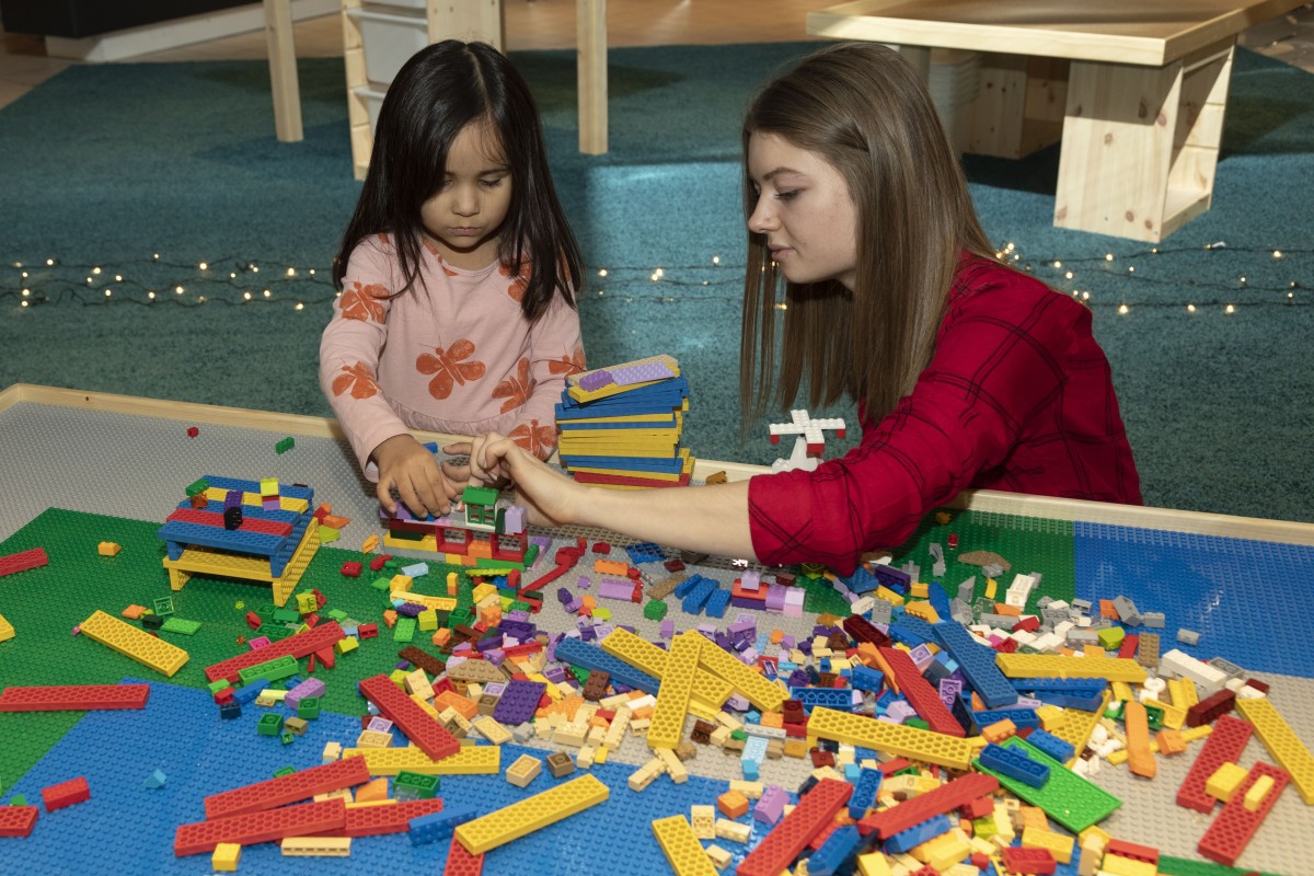 Spielen, bauen, tüfteln und kreieren: Mit einer großen Auswahl an LEGO®-Materialien können Kinder ab 3 Jahren ihrer handwerklichen und technischen Kreativität freien Lauf lassen
