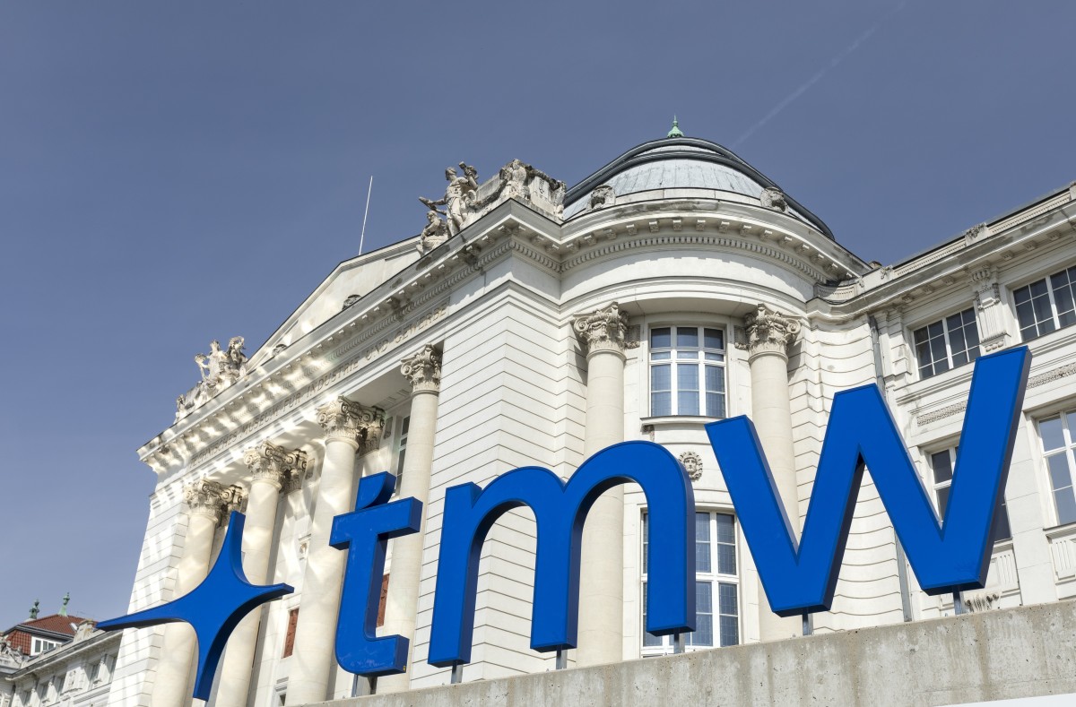 Technisches Museum Wien (Vorderansicht) mit Logo