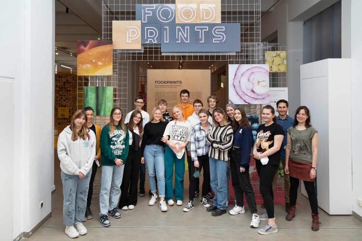 Die engagierten Schüler_innen des BG/BRG Stockerau vor der Ausstellung FOODPRINTS im Technischen Museum Wien: Die engagierten Schüler_innen des BG/BRG Stockerau vor der Ausstellung FOODPRINTS im Technischen Museum Wien