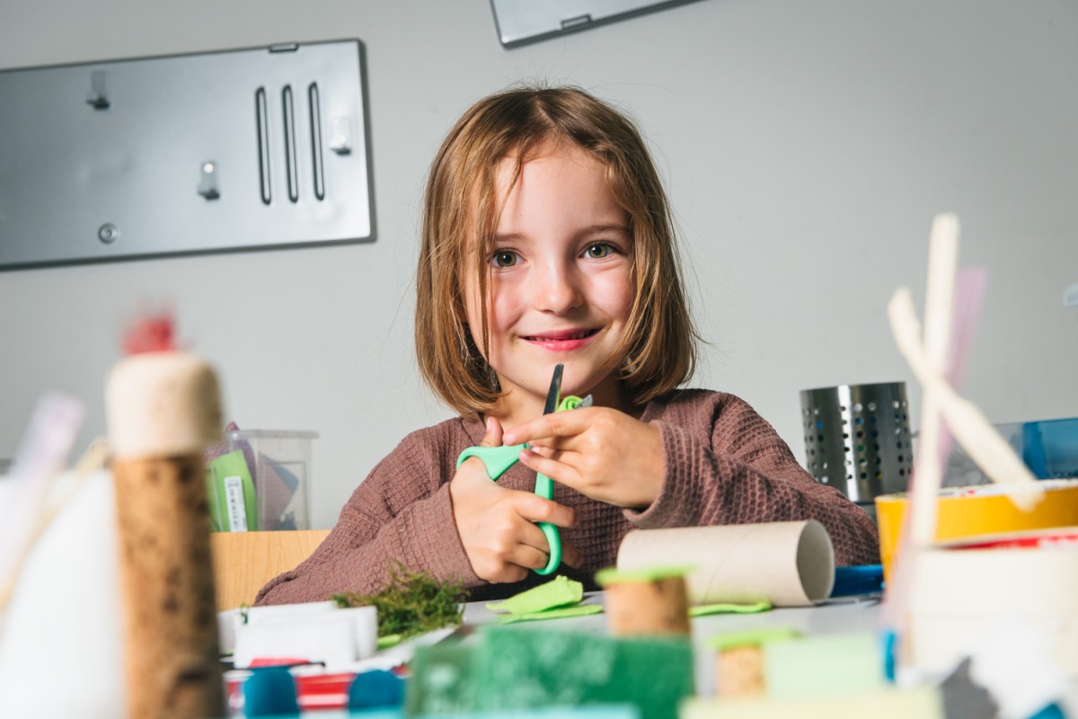 Das Museum bietet unterschiedliche Workshops für Kinder an, bei denen das Experimentieren im Vordergrund steht