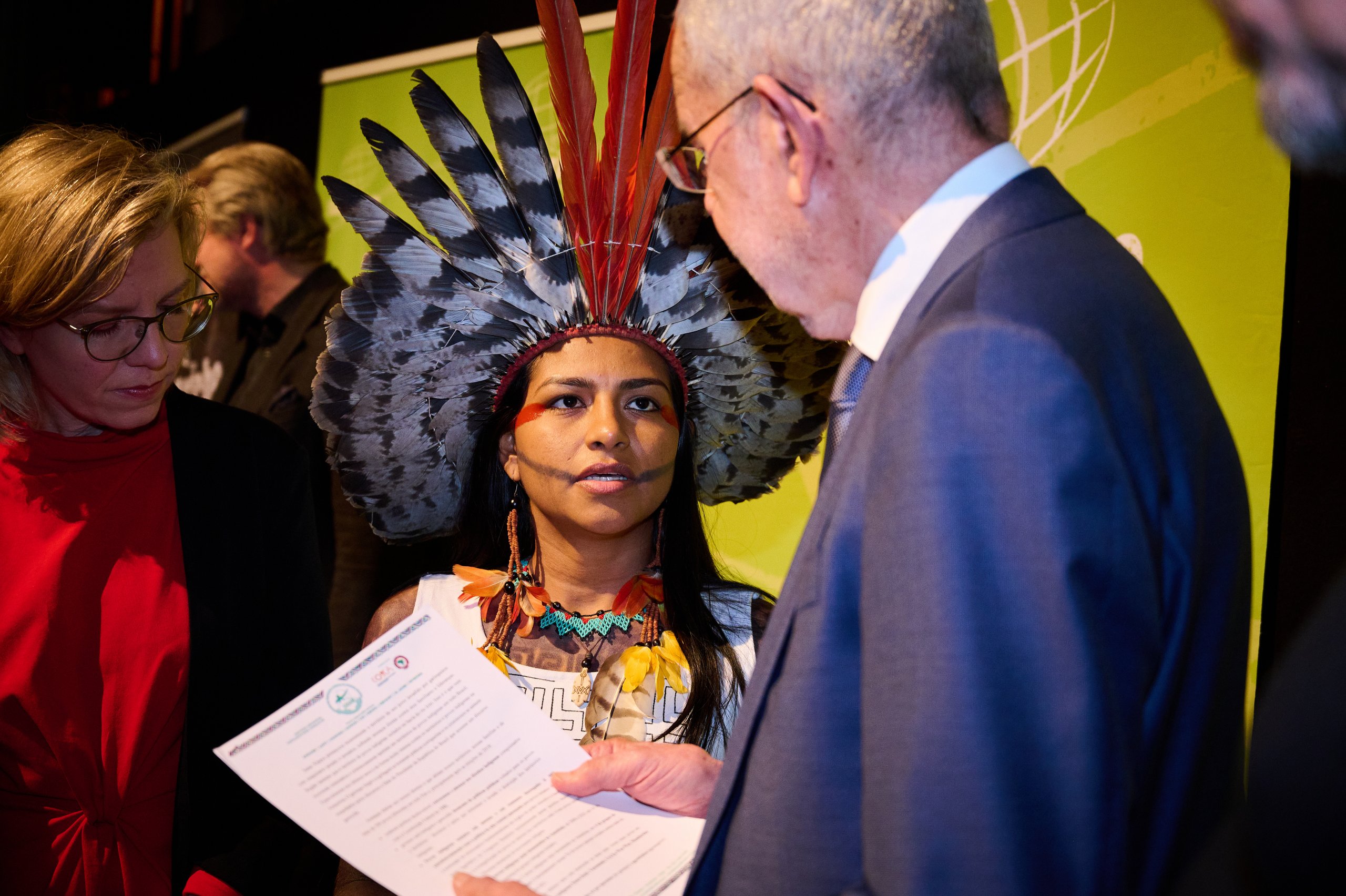 Juma Xipaia im Rahmen der Wiener Erdgespräche 2022 im Gespräch mit Bundespräsident Alexander Van der Bellen und der Bundeministerin für Klimaschutz Leonore Gewessler