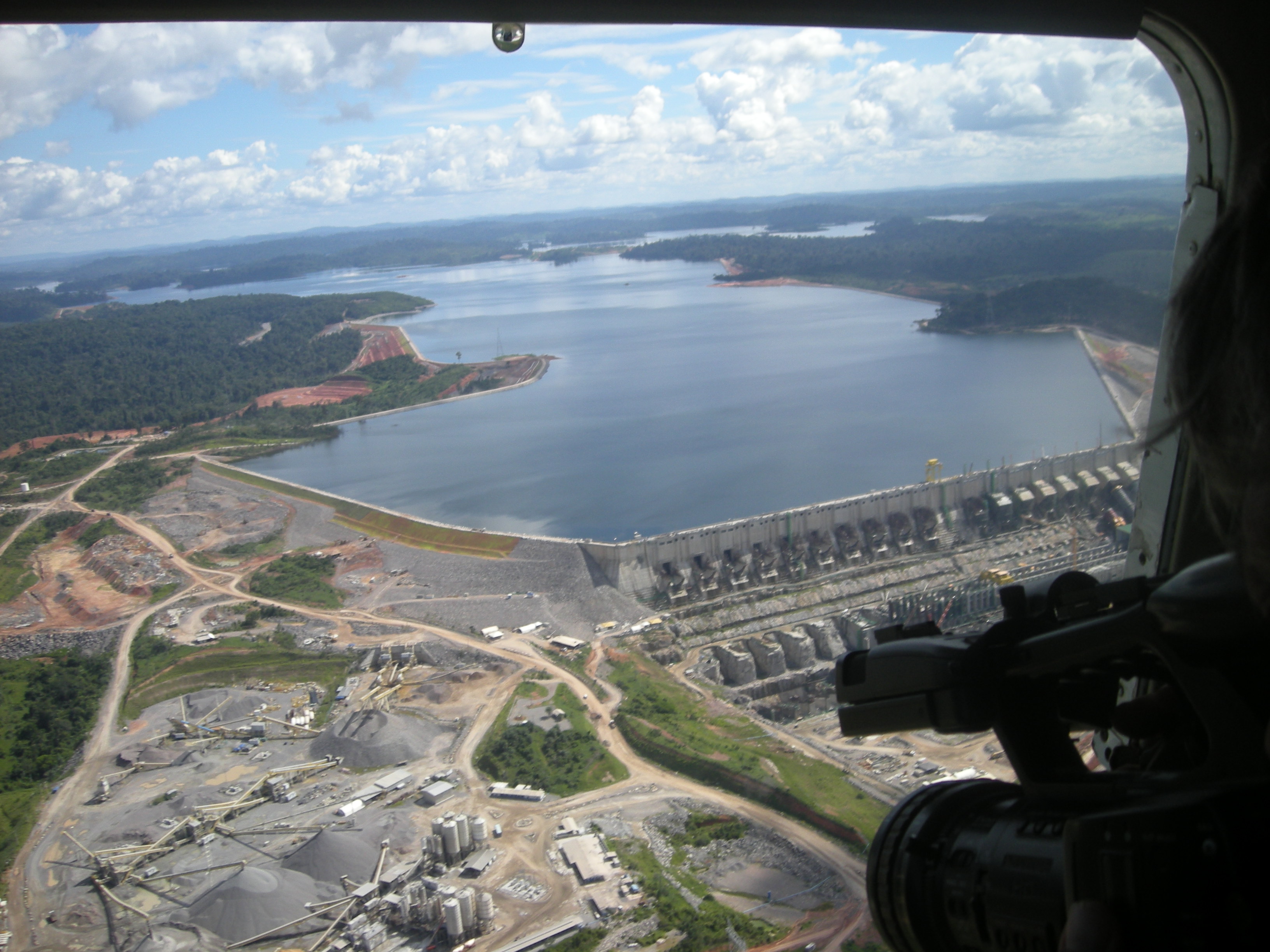 Der Stausee des gigantischen Kraftwerks in Belo Monte bedeckt eine Fläche so groß wie der Bodensee. Die Planung und der Bau wurden jahrzehntelang von Protesten begleitet