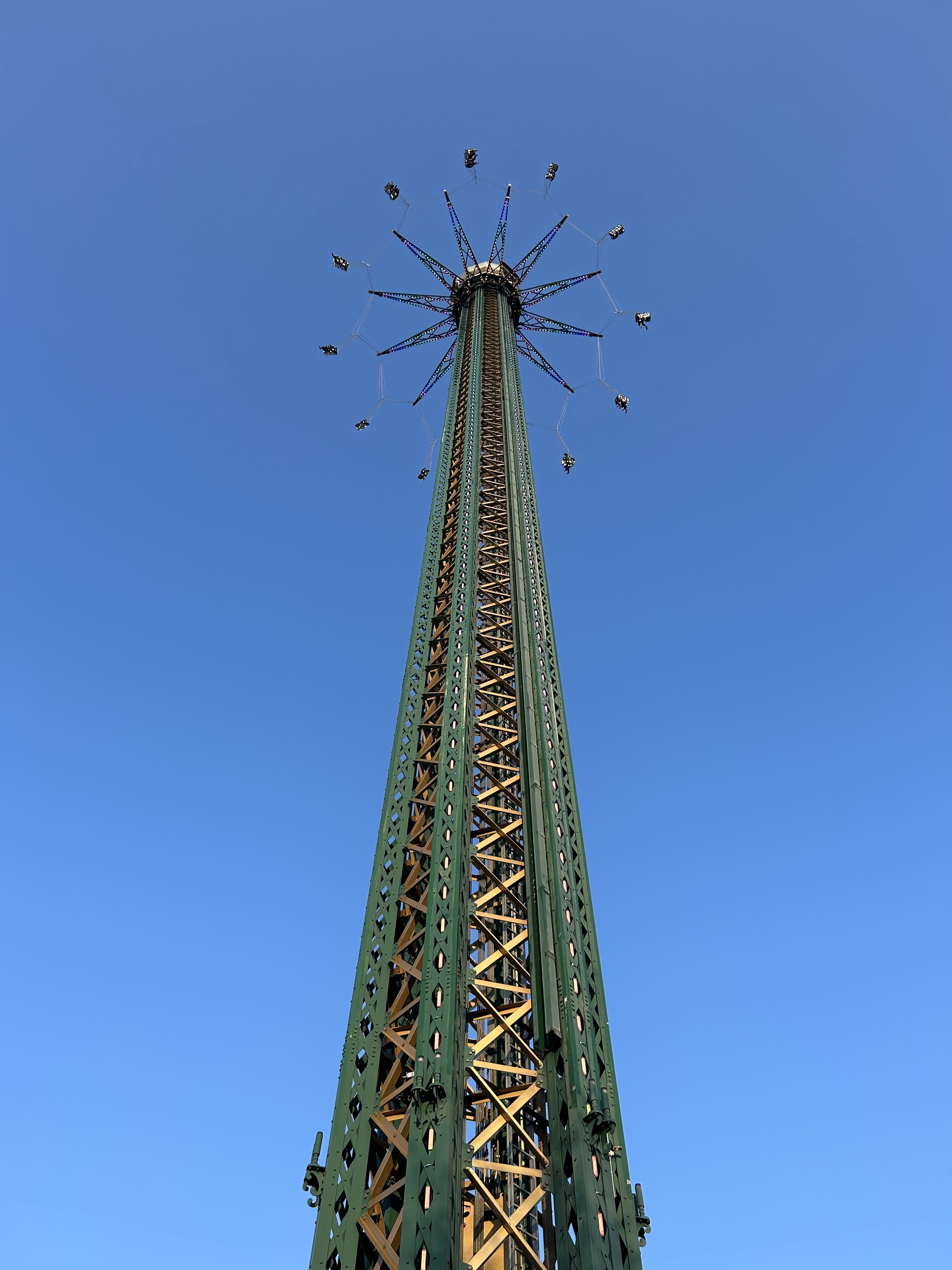 Hinter die Kulissen dieses Fahrgeschäftes durften die Members beim ersten Praterbesuch blicken: der 117 Meter hohe Praterturm.